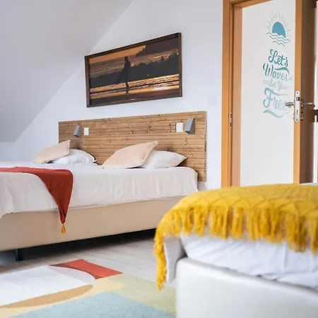 Ferrel Surf House Couette-café Baleal