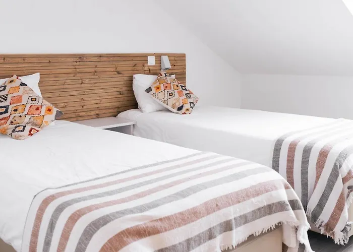 Ferrel Surf House Bed & Breakfast Baleal