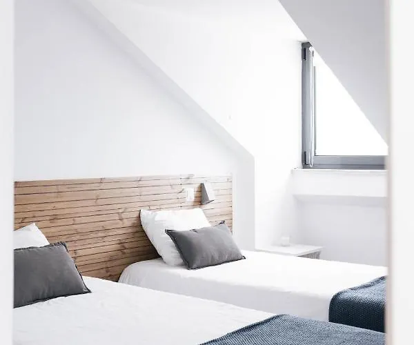 Ferrel Surf House Bed & Breakfast Baleal